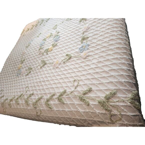 Vintage MCM Chenille Bedspread Coverelet Cottage Farmhouse 112x76 Floral - Picture 5 of 10